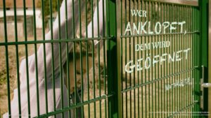 Wer anklopft dem wird geöffnet